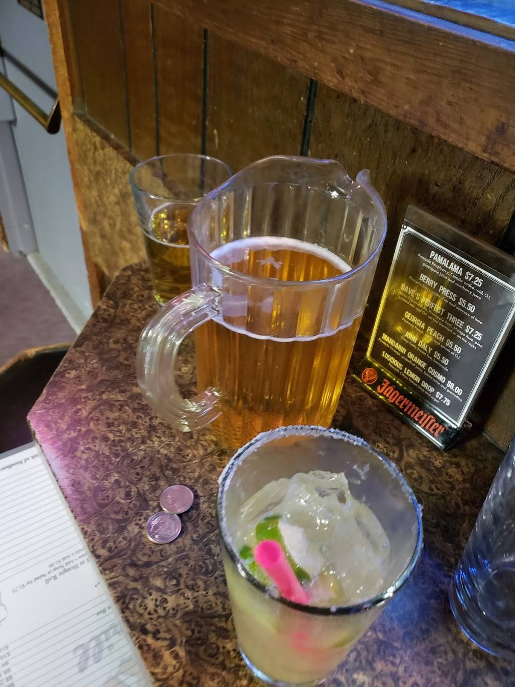 Wooden Chicken Pub | restaurant | 12500 NE Sandy Blvd, Portland, OR 97230, USA | 5032538893 OR +1 503-253-8893