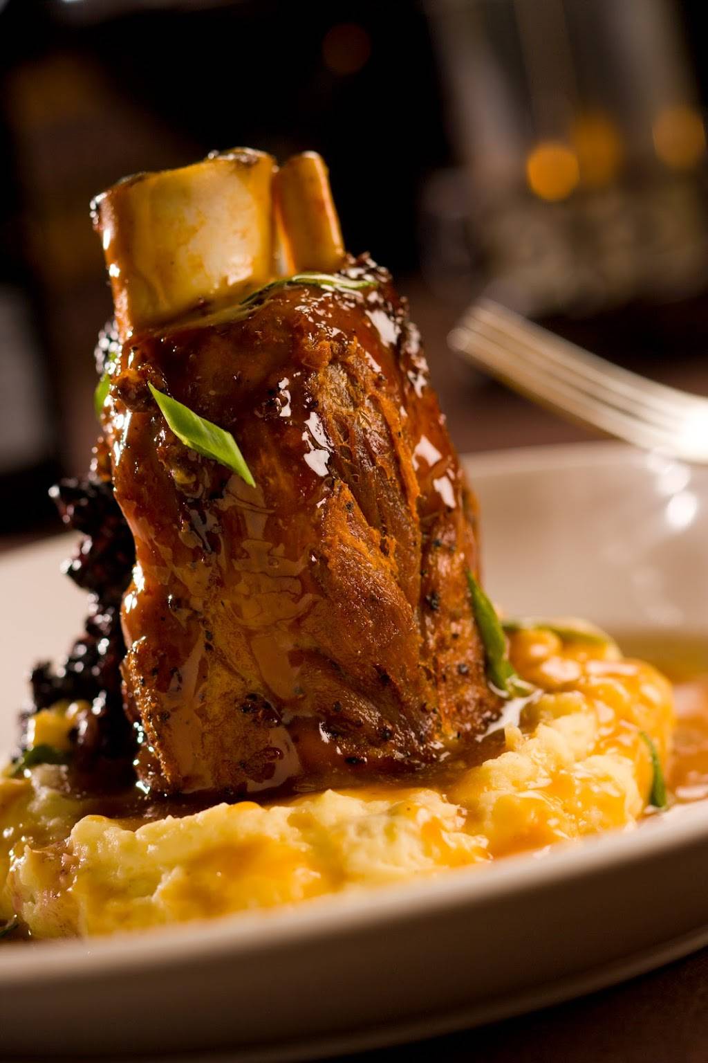 Mignons Steaks & Seafood | restaurant | 158 Howard Ave, Biloxi, MS 39530, USA | 2284328888 OR +1 228-432-8888