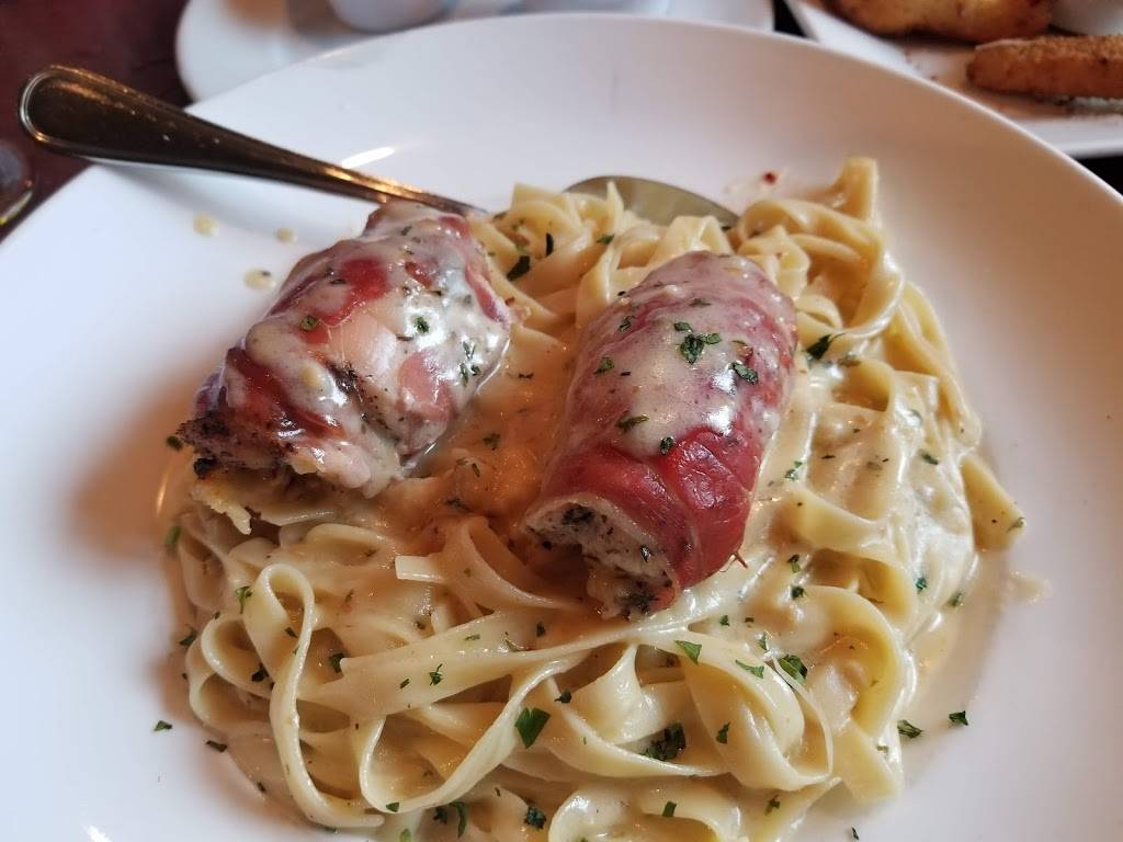 Mama Stortinis Restaurant & Bar | restaurant | 3207 E Main Ave, Puyallup, WA 98372, USA | 2538457569 OR +1 253-845-7569