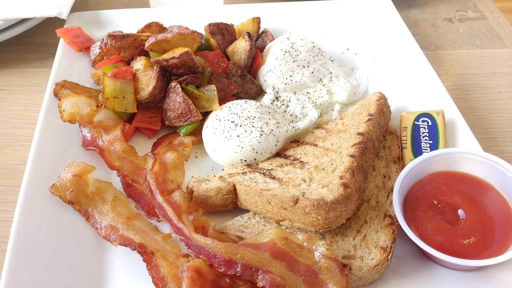 The Chasseur | restaurant | 3328 Foster Ave, Baltimore, MD 21224, USA | 4103276984 OR +1 410-327-6984