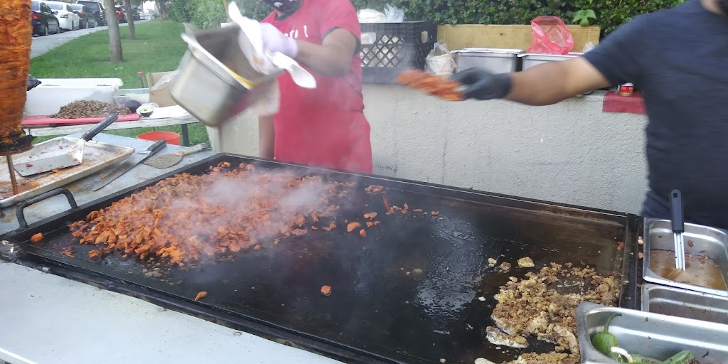 Tacos El Baquetazo | restaurant | 200 S Benton Way, Los Angeles, CA 90057, USA | 3235578247 OR +1 323-557-8247