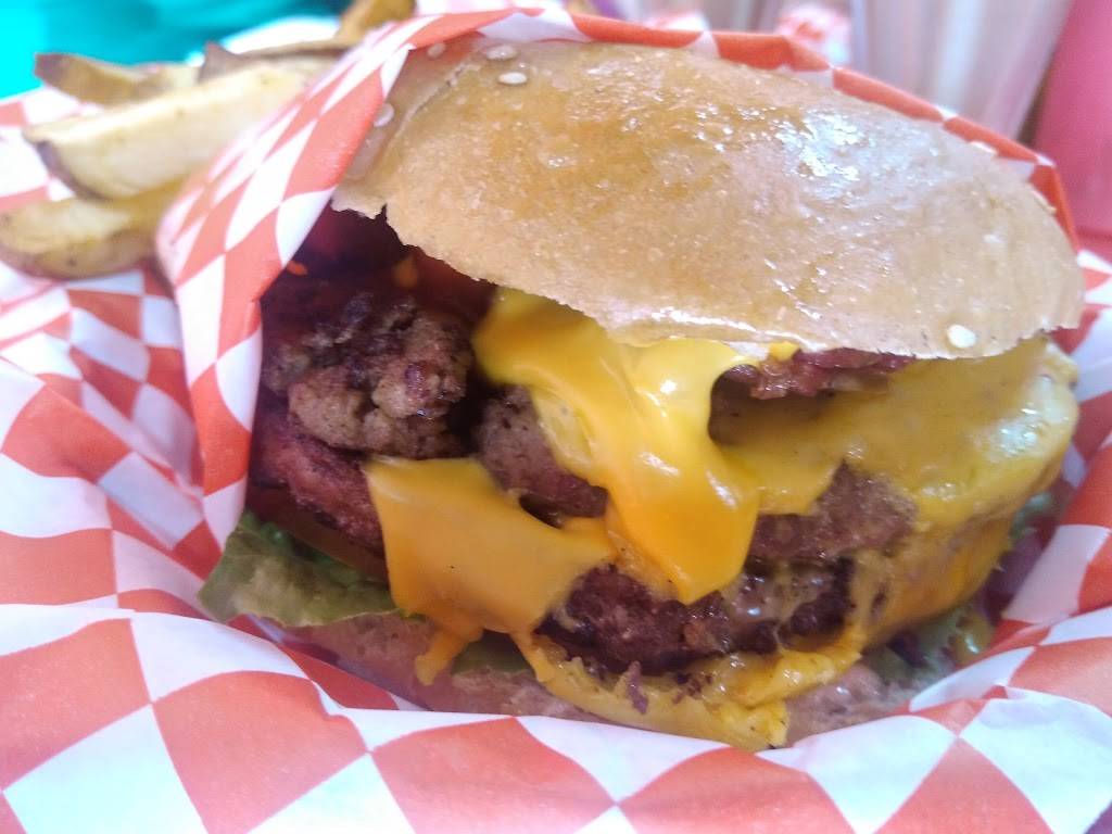 Beverly Burgers Otay Industrial | restaurant | Central Otay, Blvd. Industrial 19058, Nueva Tijuana, 22435 Tijuana, B.C., Mexico | 016646248801 OR +52 664 624 8801