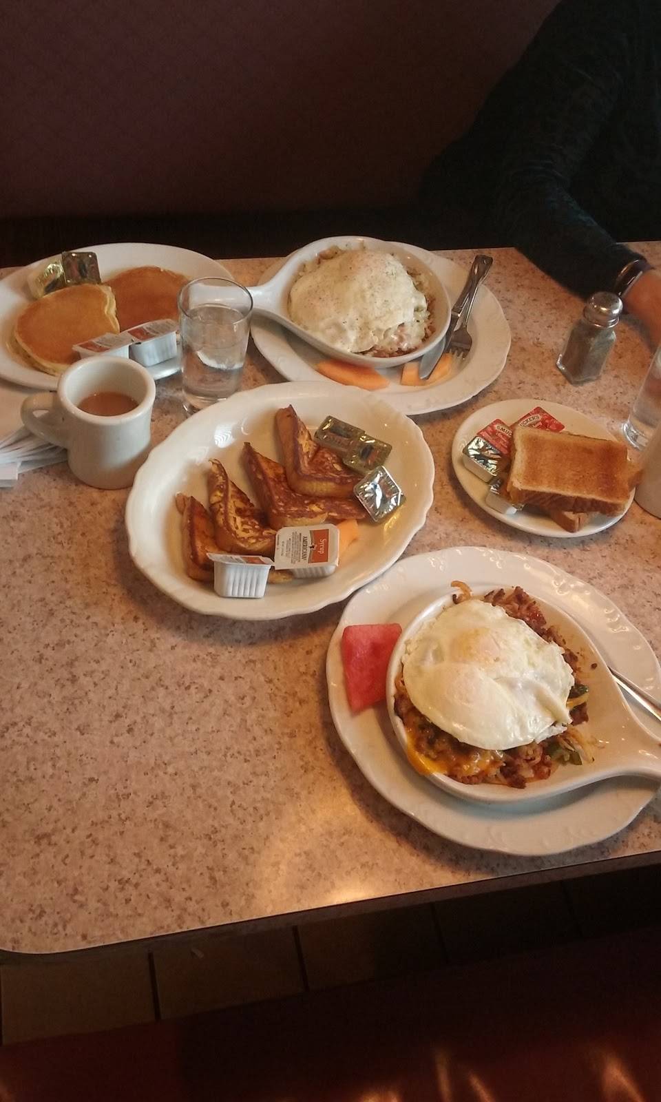 Hilltop Restaurant | restaurant | 2800 W Foster Ave, Chicago, IL 60625, USA | 7739899100 OR +1 773-989-9100