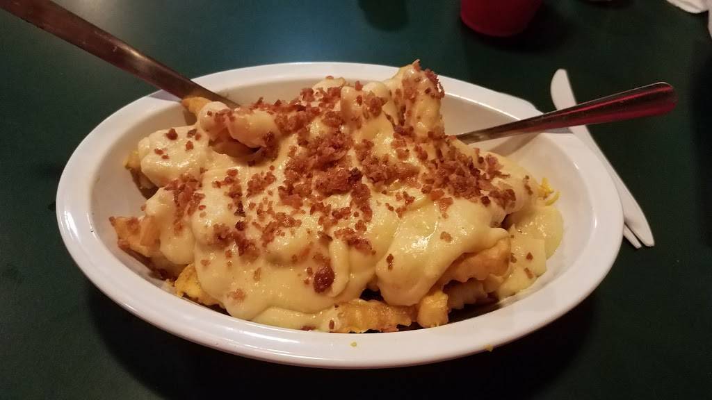 Sams Grill @ Woodstock | restaurant | 638 E Broadway, Alton, IL 62002, USA | 6185813842 OR +1 618-581-3842