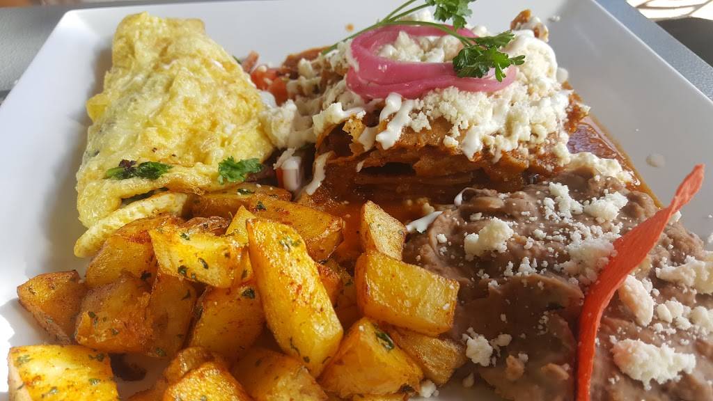 Los Chilaquiles | restaurant | 2015 Birch Rd, Chula Vista, CA 91915, USA | 6193975282 OR +1 619-397-5282