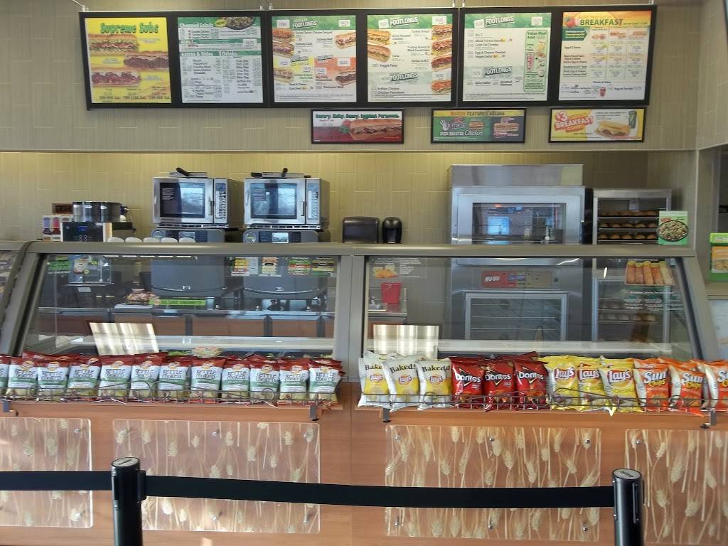 Subway Restaurants | restaurant | Nicholls Rd & Long Island Expy Space #5, Holtsville, NY 11742, USA | 6316541462 OR +1 631-654-1462