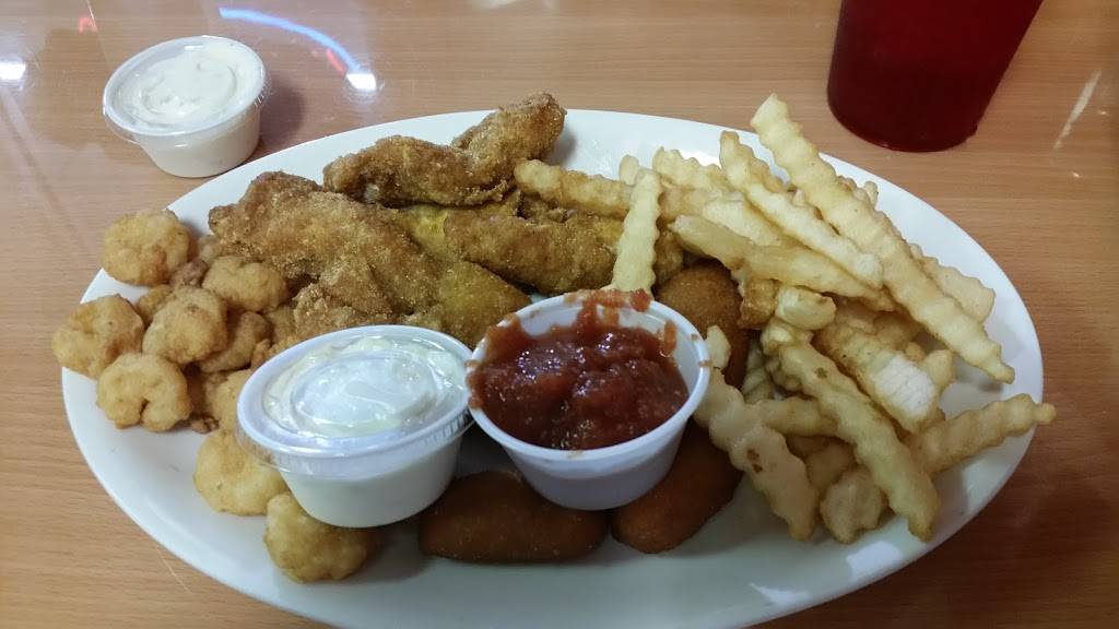 Gracies Steak and Seafood | restaurant | 120 E Old Us Highway 74 76, Lake Waccamaw, NC 28450, USA | 9106461307 OR +1 910-646-1307