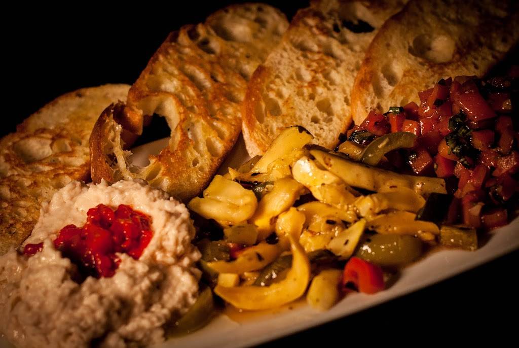 Bridget McNeills Bar & Kitchen | restaurant | 420 W Belmont Ave, Chicago, IL 60657, USA | 7732486654 OR +1 773-248-6654