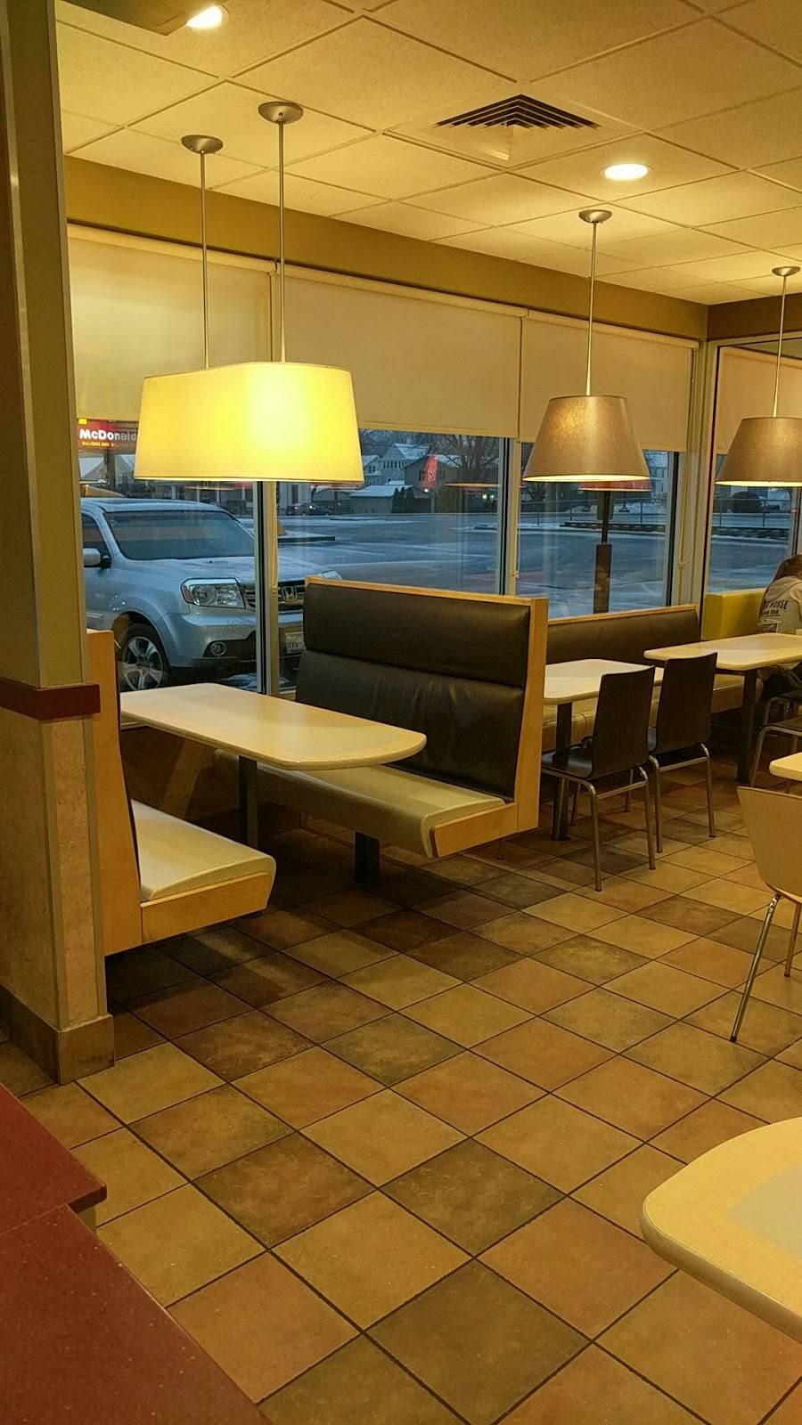 McDonalds | cafe | 207 N Galena Ave, Dixon, IL 61021, USA | 8152884683 OR +1 815-288-4683