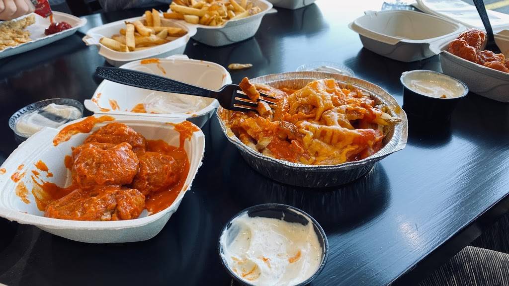 Detroit Wing Company | restaurant | 2928 W Maple Rd, Troy, MI 48084, USA | 2489405229 OR +1 248-940-5229