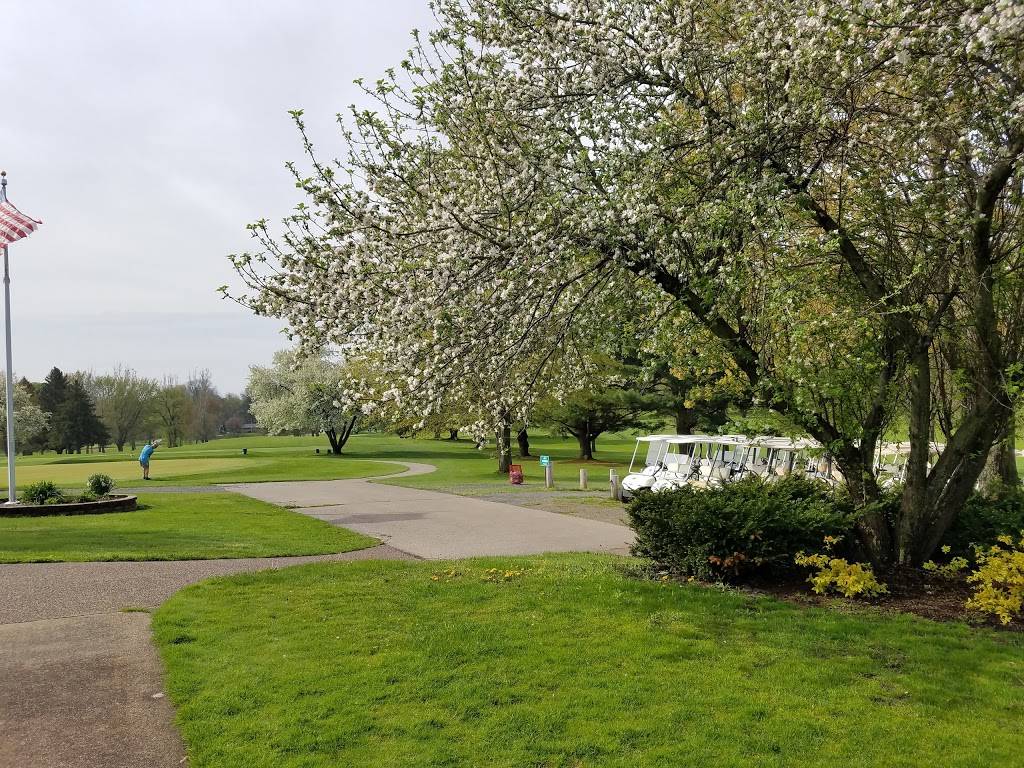 Skyline Golf Course & Restaurant | restaurant | 612 N 11th St, Black River Falls, WI 54615, USA | 7152842613 OR +1 715-284-2613