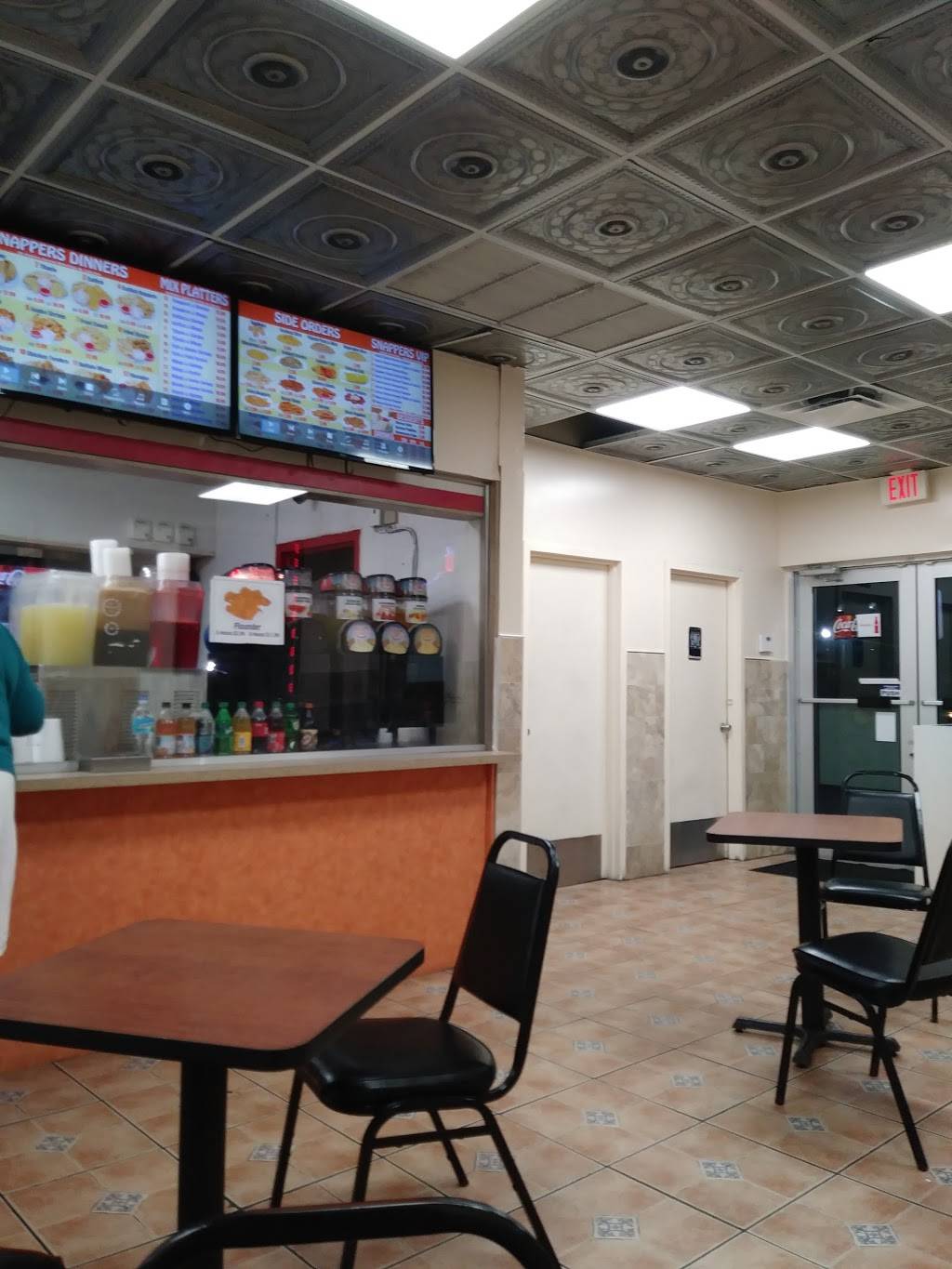 Snappers | restaurant | 1795 NW 79th St, Miami, FL 33147, USA | 7863180096 OR +1 786-318-0096