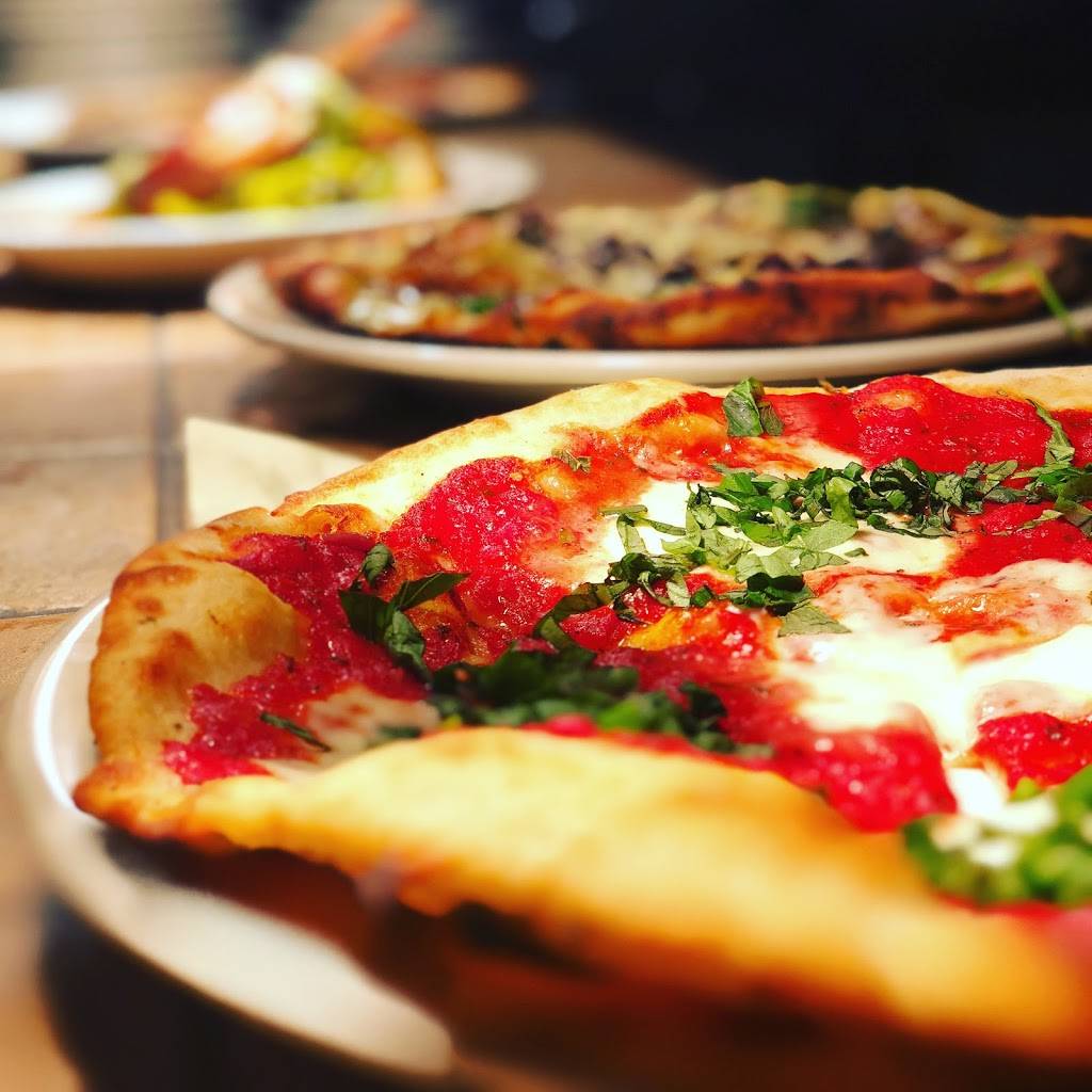 Veneto Wood Fired Pizza & Pasta | restaurant | 318 East Ave, Rochester, NY 14604, USA | 5854545444 OR +1 585-454-5444