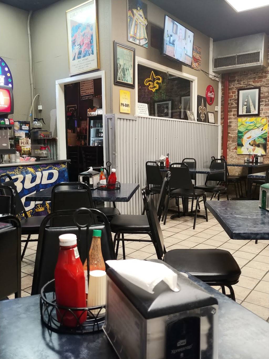 Hobnobbers Variety Bar & Restaurant | restaurant | 139 Carondelet St, New Orleans, LA 70130, USA | 5045255428 OR +1 504-525-5428