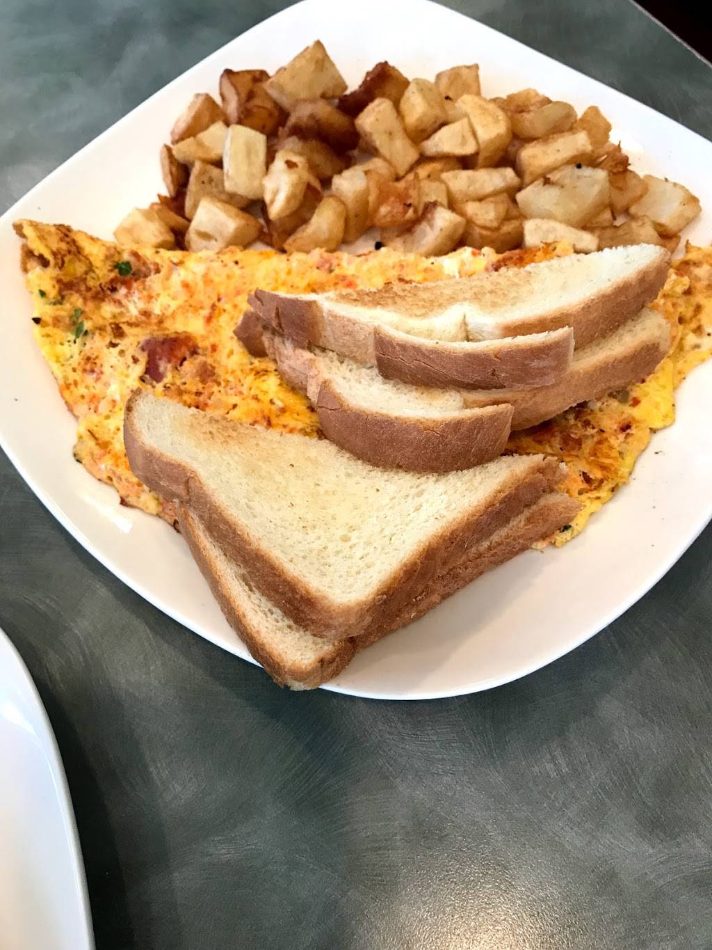 Table 8 | restaurant | 1836 Acushnet Ave, New Bedford, MA 02746, USA | 5089951826 OR +1 508-995-1826