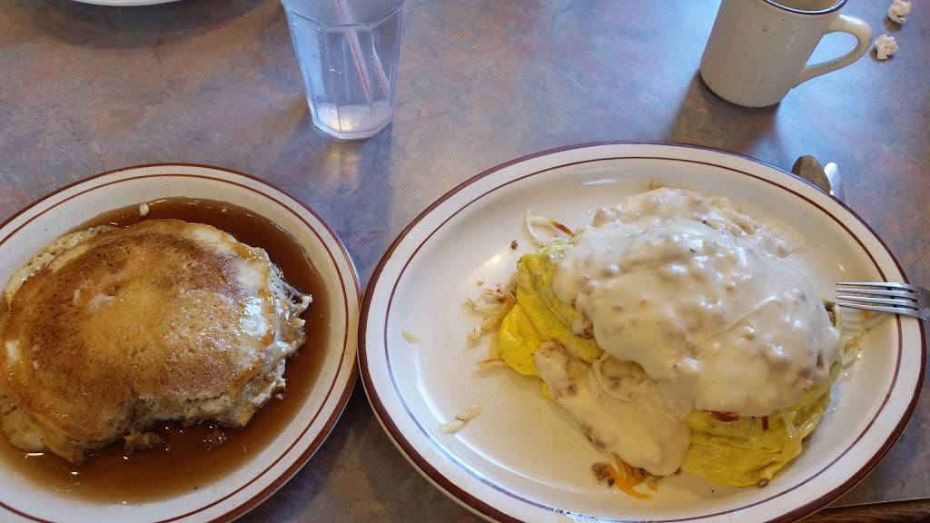 Family Diner | restaurant | 1604 Hill Ave, Spirit Lake, IA 51360, USA | 7123365422 OR +1 712-336-5422