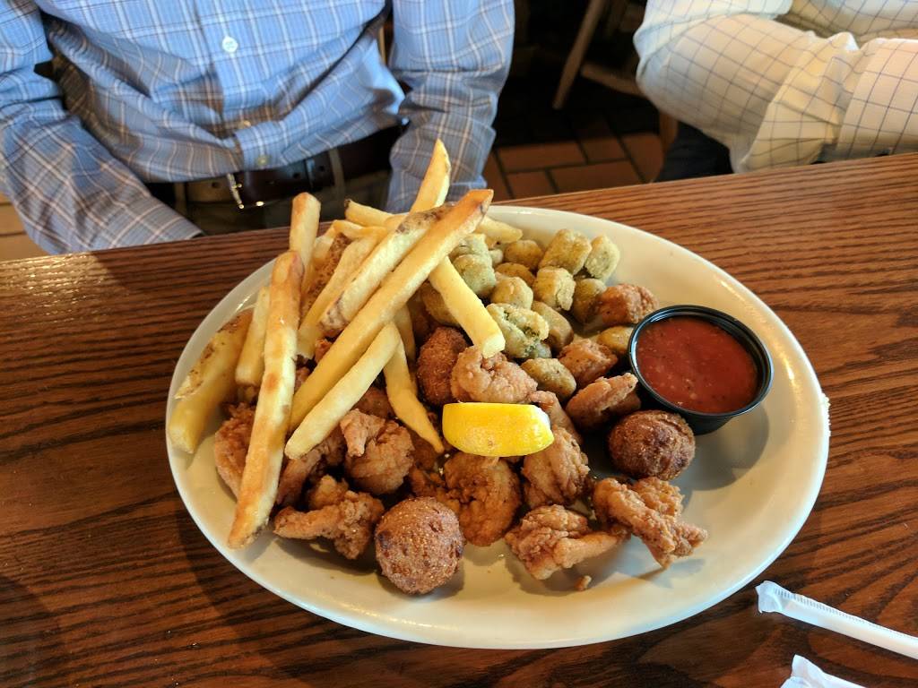 Cracker Barrel Old Country Store | restaurant | 2075 Hylan Dr, Rochester, NY 14623, USA | 5853213230 OR +1 585-321-3230