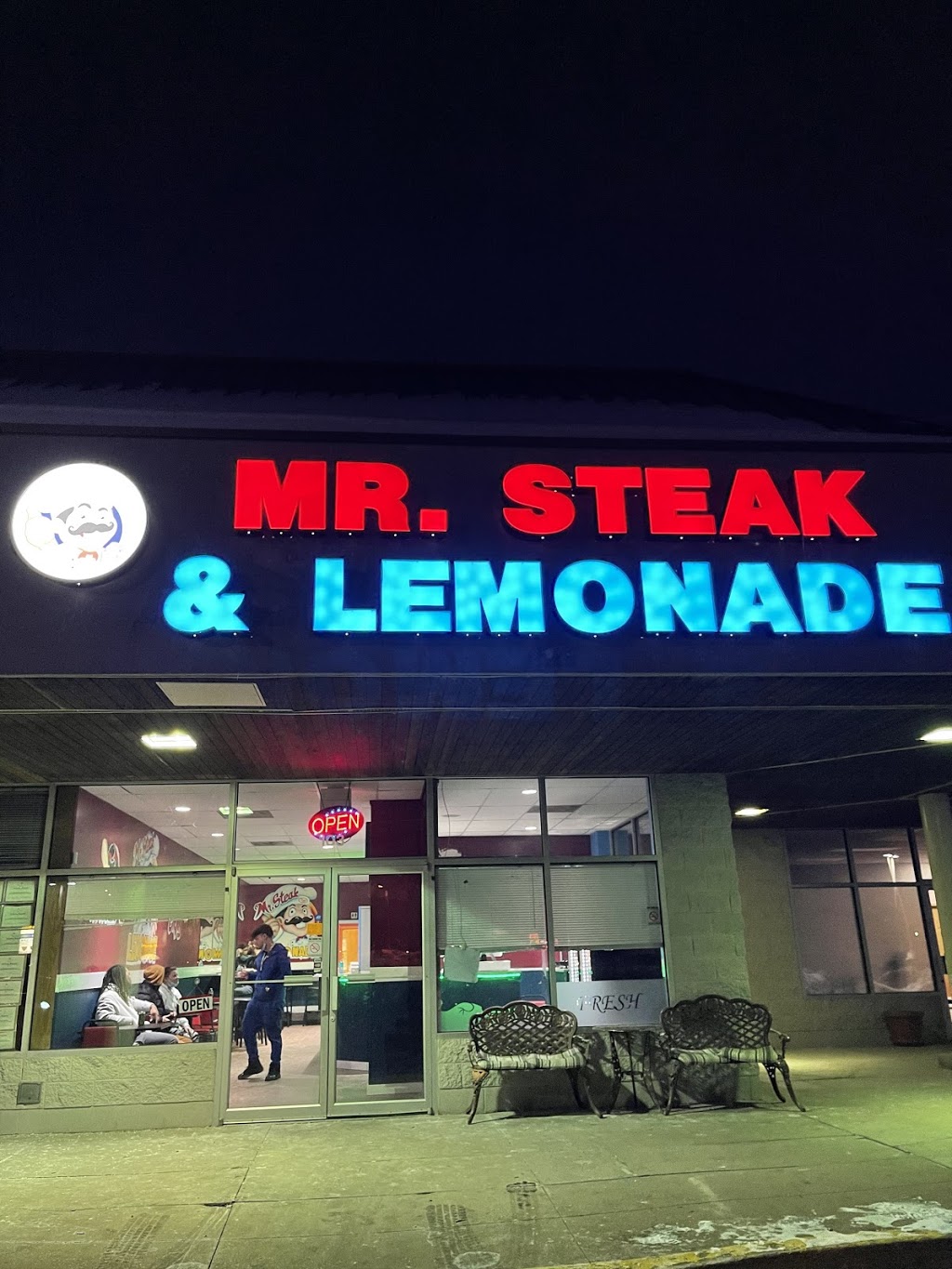 Mr Steak & Lemonade | restaurant | 15 Commerce Dr, Grayslake, IL 60030, USA | 2245414441 OR +1 224-541-4441