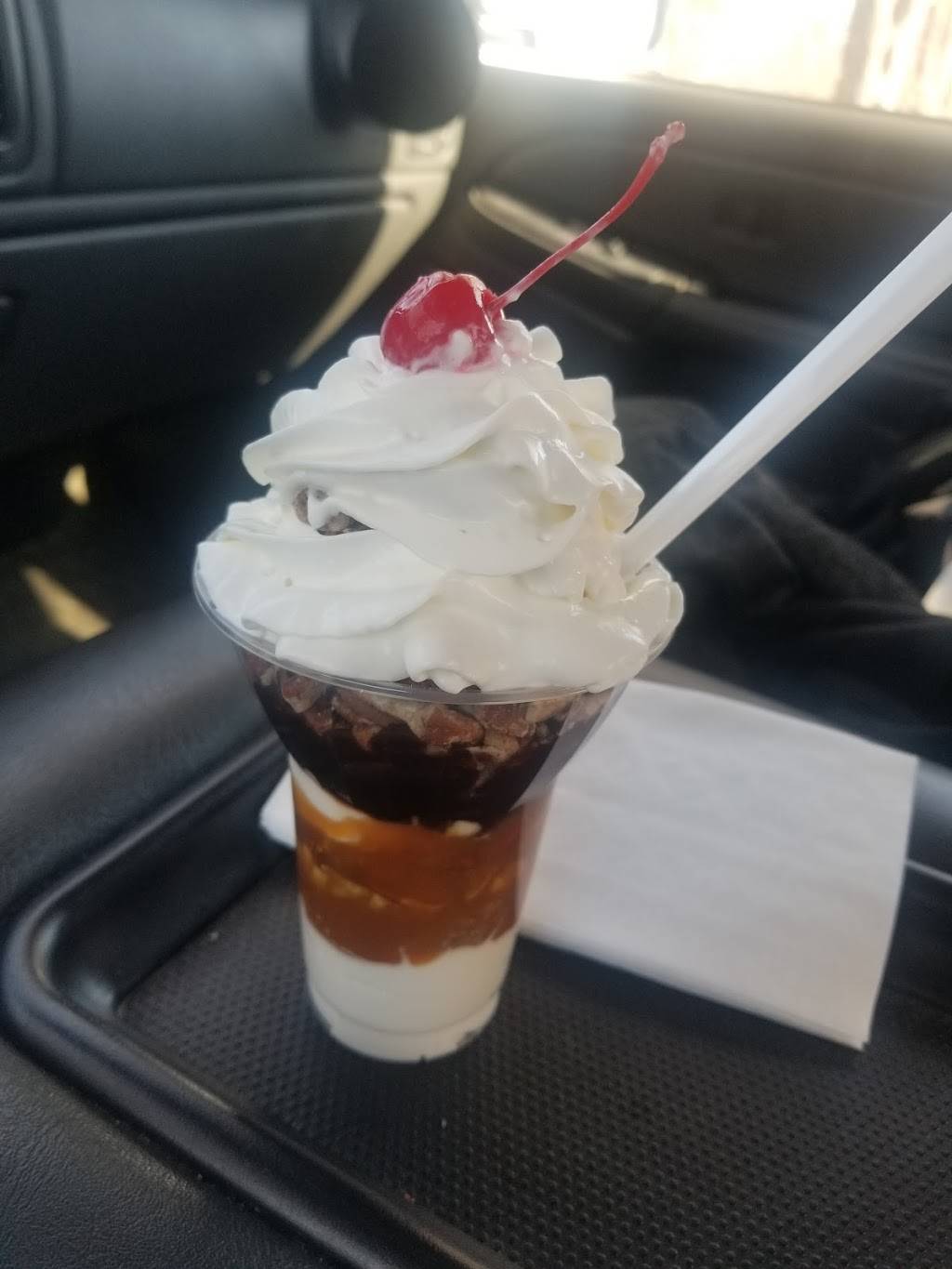 Dairy Twist Cafe | restaurant | 2660 Benstein Rd, Walled Lake, MI 48390, USA | 2486244401 OR +1 248-624-4401