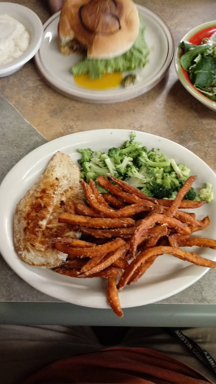 Grumpys Burgers & More | restaurant | 1326 S Colorado St, Lockhart, TX 78644, USA | 5123986787 OR +1 512-398-6787