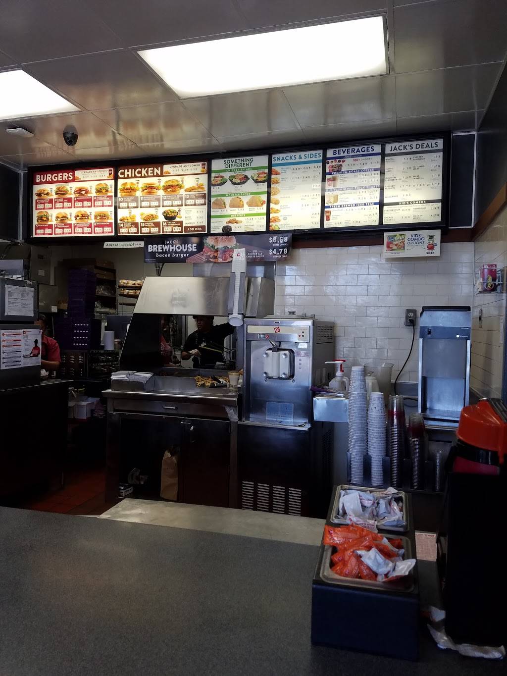 Jack in the Box | restaurant | 5747 Lakewood Blvd, Lakewood, CA 90712, USA | 5626021100 OR +1 562-602-1100