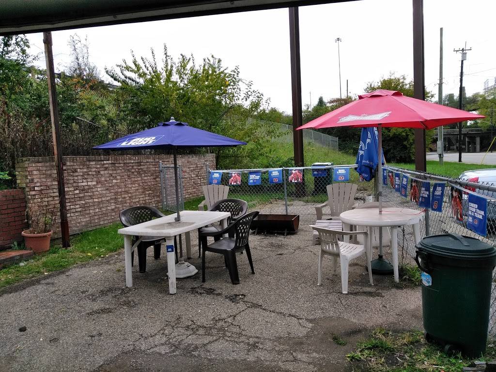 J Ds Bar & Grill | restaurant | 2406 Spring Grove Ave, Cincinnati, OH 45214, USA | 5137216867 OR +1 513-721-6867