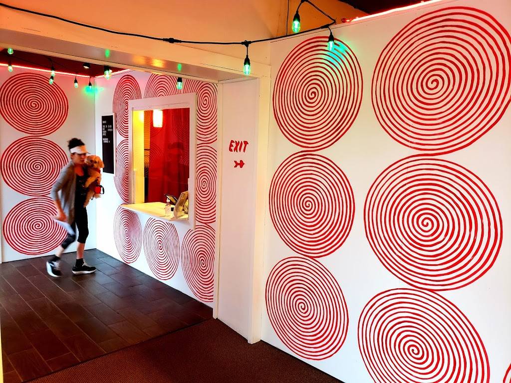 Salvatores Tomato Pies | restaurant | 5511 Monona Dr, Monona, WI 53716, USA | 6083058611 OR +1 608-305-8611