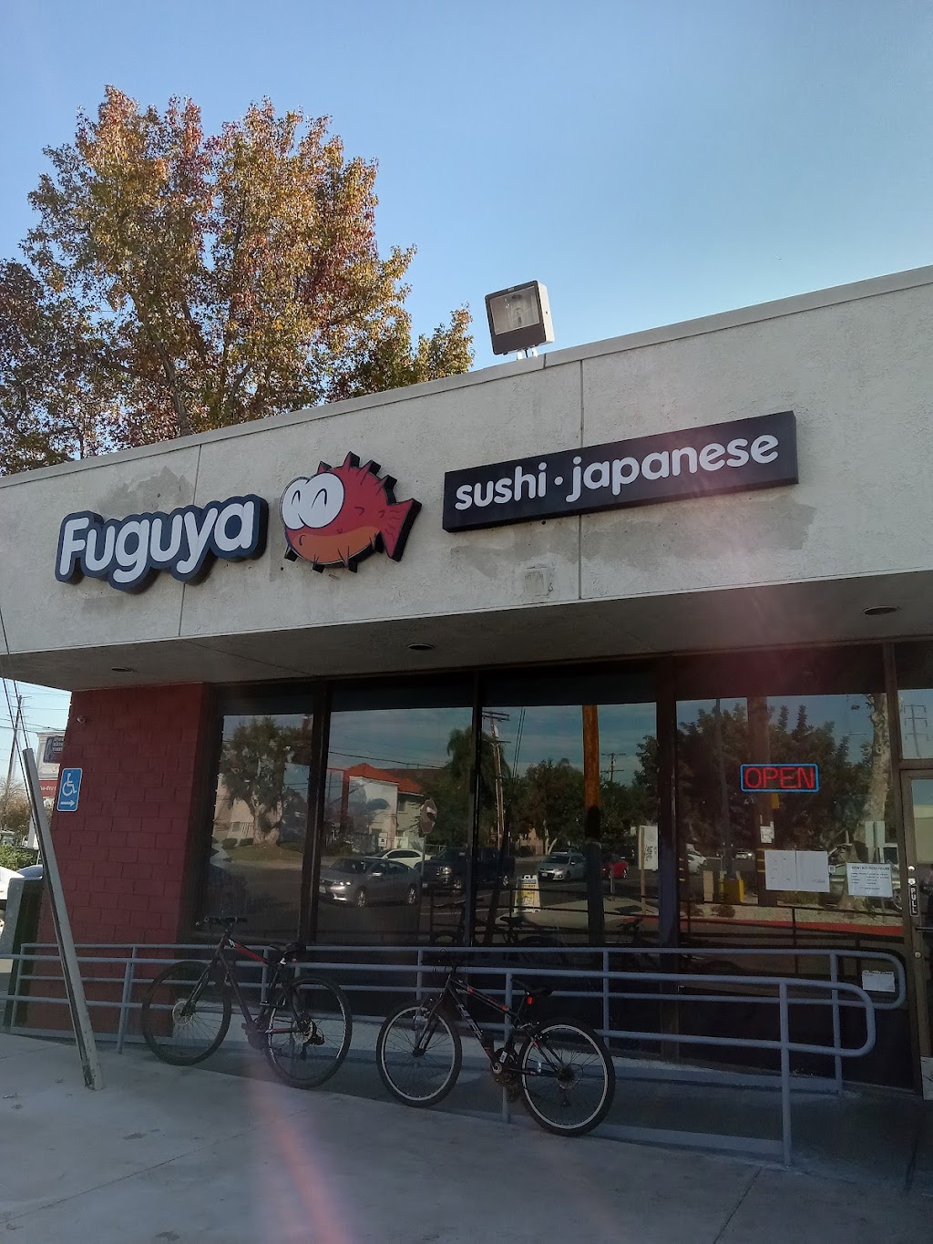 Crispy Pork Gang Oyster Bar & Crawfish Thai Restaurant | restaurant | 6419 Vineland Ave, North Hollywood, CA 91606, USA | 8185794225 OR +1 818-579-4225