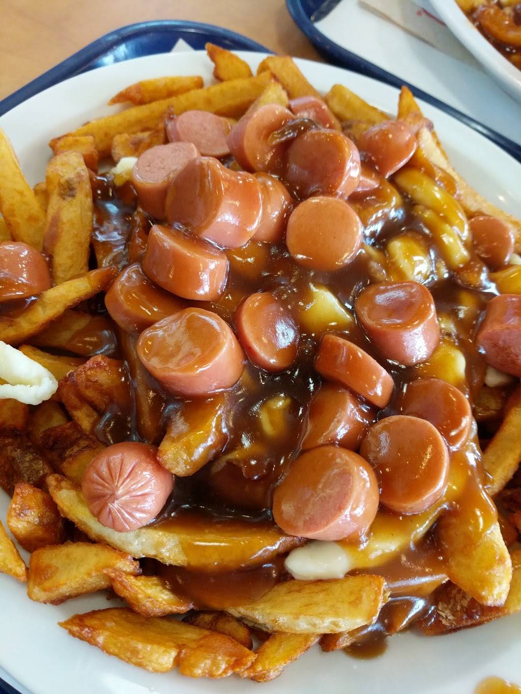 Valentine | restaurant | 15460 Grand rang Saint-François, Saint-Hyacinthe, QC J2T 5H1, Canada | 4507747761 OR +1 450-774-7761