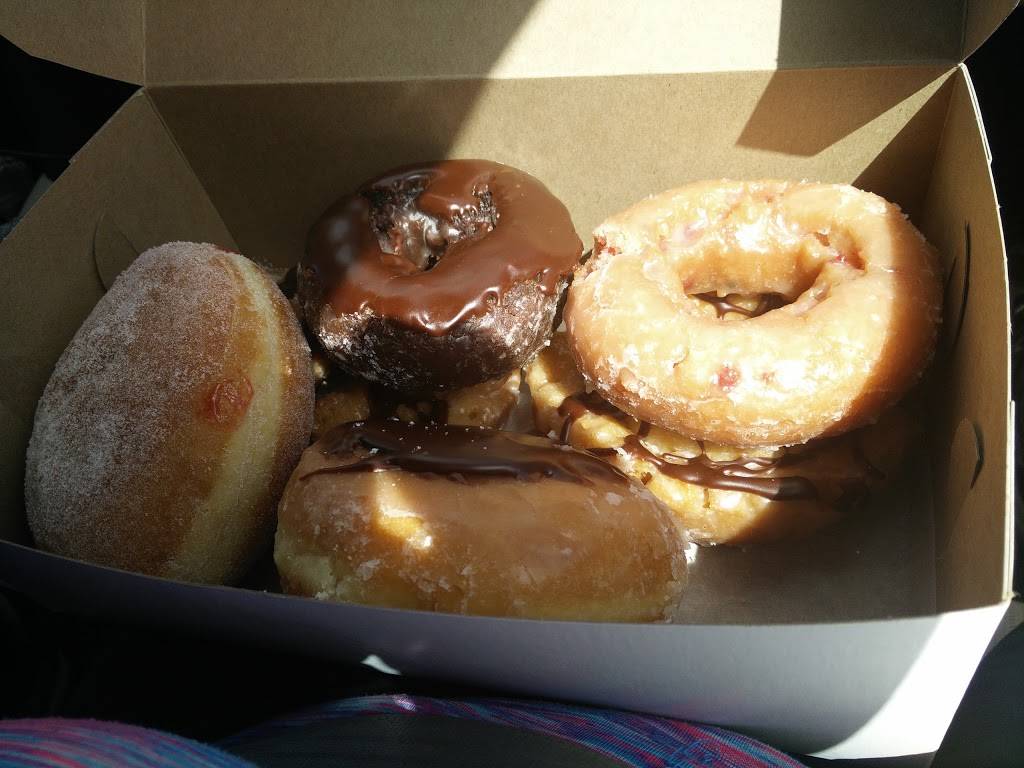 Donuts 4 U | restaurant | 1223 Garden St, Titusville, FL 32796, USA | 3212685264 OR +1 321-268-5264
