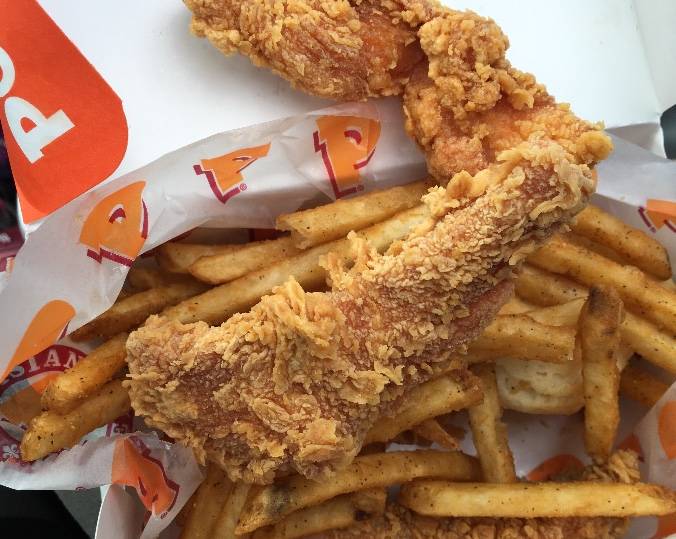 Popeyes | restaurant | 3493 Kingston Rd, Scarborough, ON M1M 1R4, Canada | 4162673875 OR +1 416-267-3875