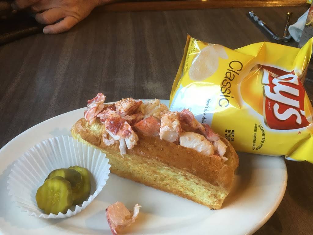 Nunans Lobster Hut | restaurant | 9 Mills Rd #5706, Kennebunkport, ME 04046, USA | 2079674362 OR +1 207-967-4362