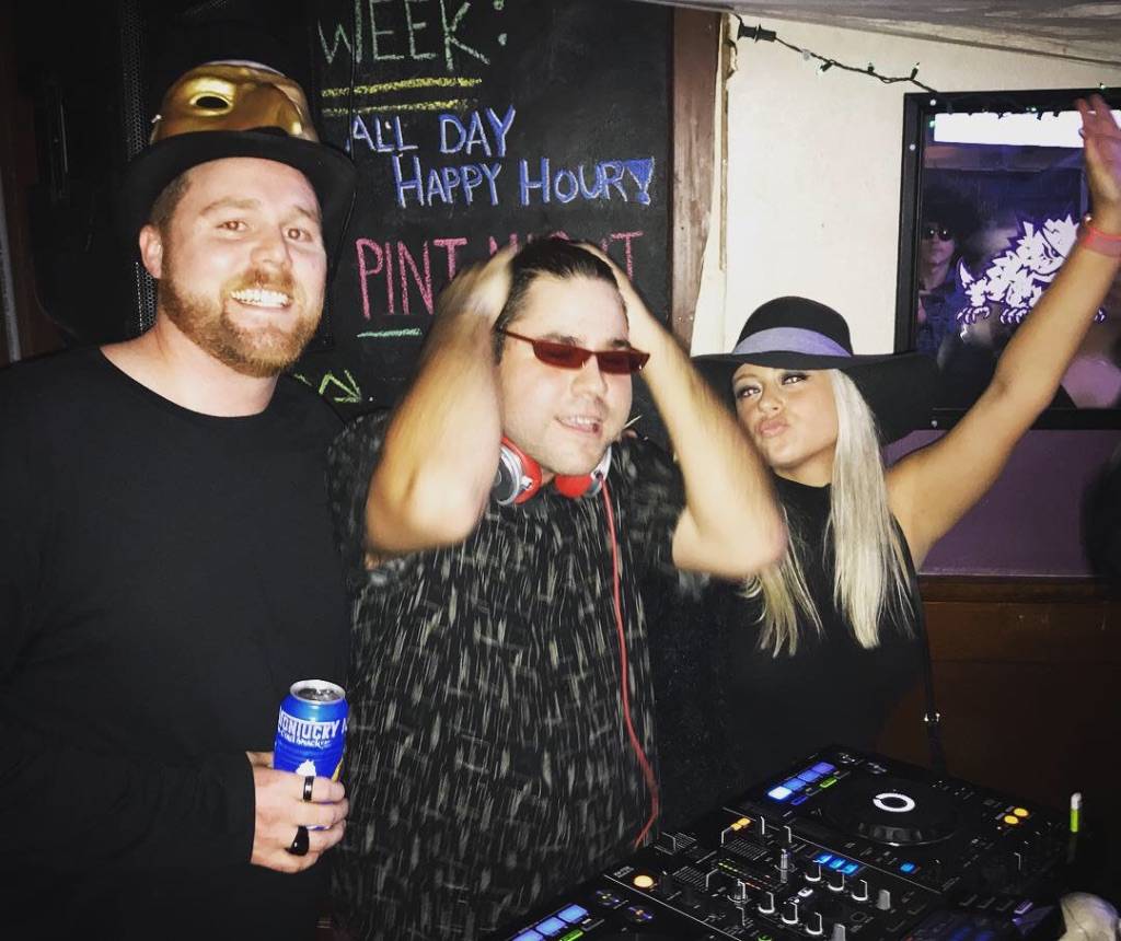 University Pub | restaurant | 3019 S University Dr, Fort Worth, TX 76109, USA | 8173457633 OR +1 817-345-7633