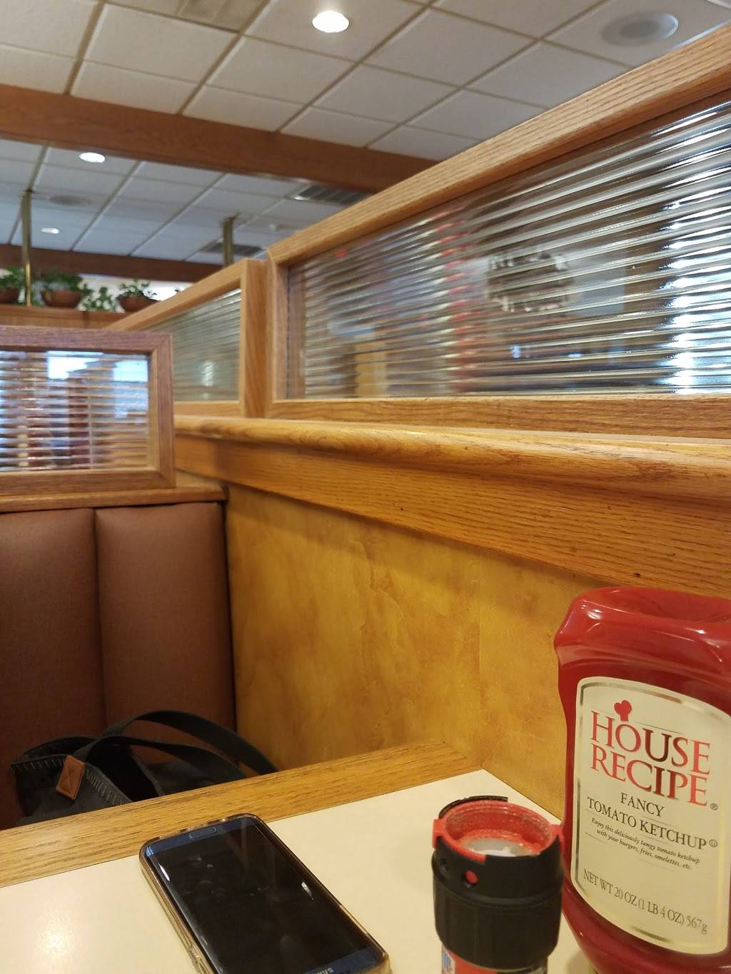 Crossroads Family Restaurant | restaurant | 4643 Pottsville Pike, Reading, PA 19605, USA | 6109269002 OR +1 610-926-9002