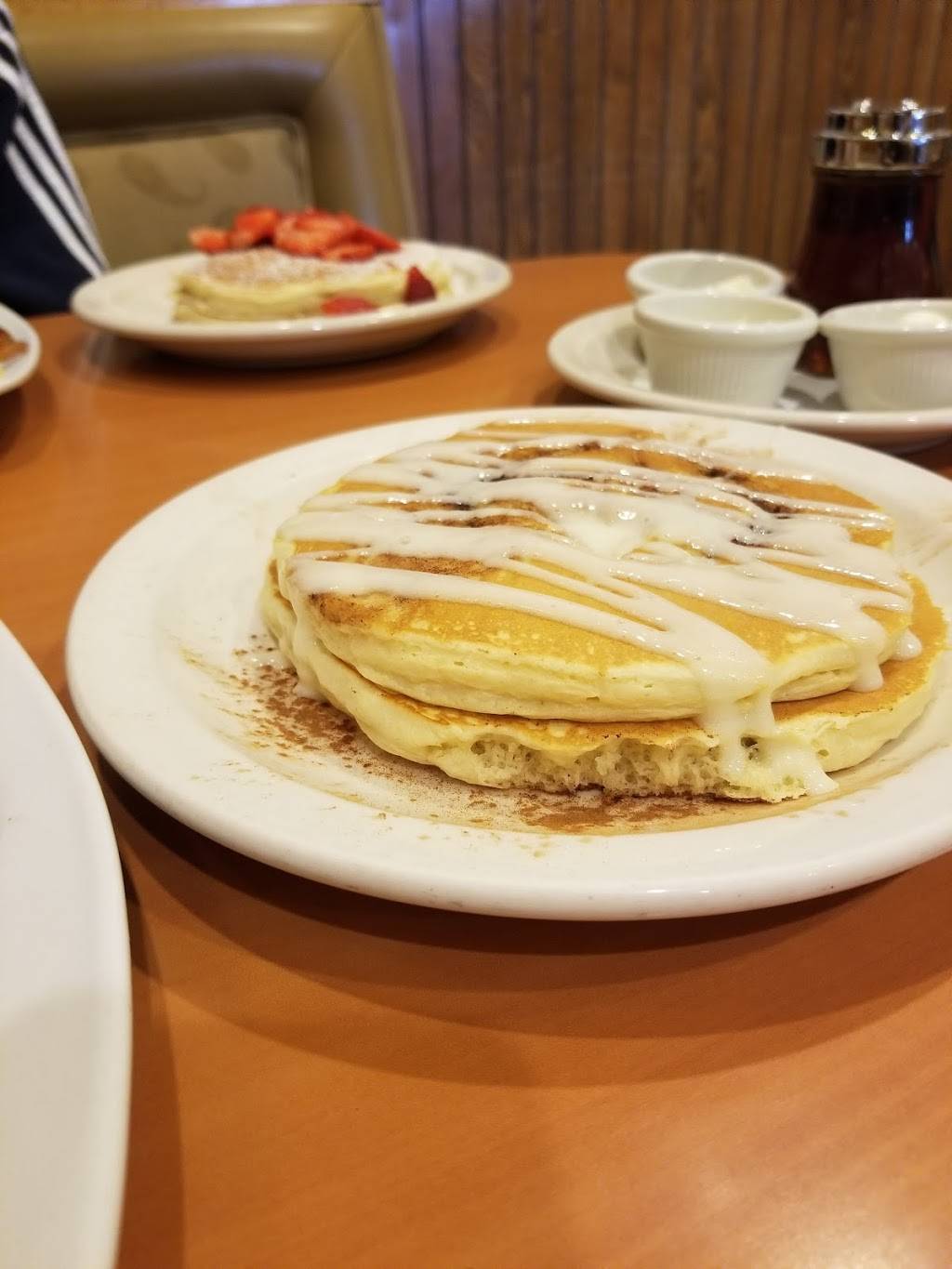 Apple Villa Famous Pancakes - Catering | restaurant | 1961 W Wilson St, Batavia, IL 60510, USA | 6304068022 OR +1 630-406-8022