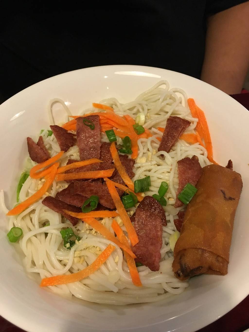 Xinh Xinh Cafe | restaurant | 114 N Vine St, Urbana, IL 61802, USA | 2173377600 OR +1 217-337-7600