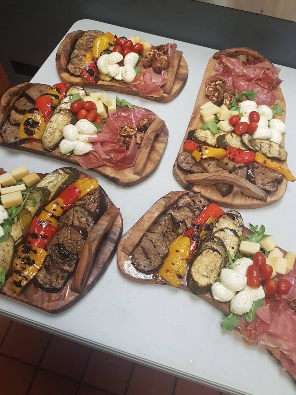 La Veranda Resto | restaurant | 140 Woodbridge Ave, Woodbridge, ON L4L 4K9, Canada | 9056055055 OR +1 905-605-5055