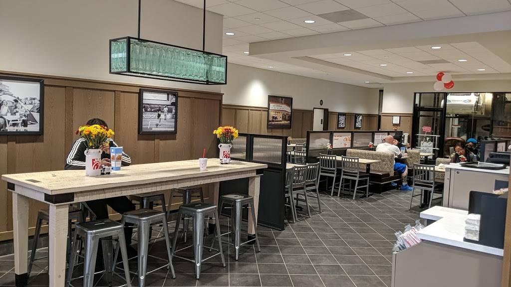 Chick-fil-A | restaurant | 2090 Snelling Ave N, Roseville, MN 55113, USA | 6516360144 OR +1 651-636-0144