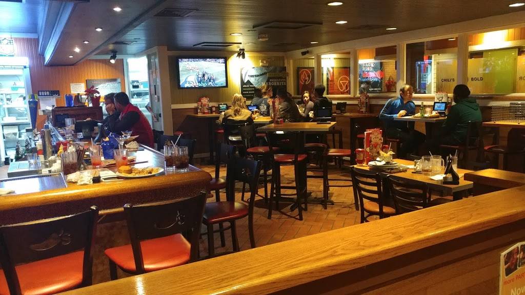 Chilis Grill & Bar | restaurant | 7810 Poplar Ave, Germantown, TN 38138, USA | 9017565203 OR +1 901-756-5203