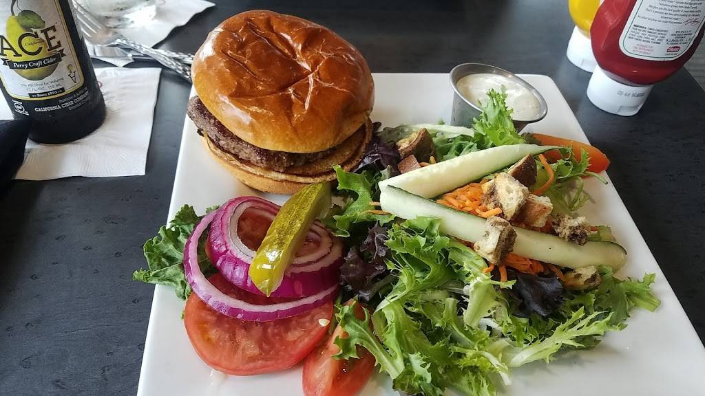 Gate 25 Bar and Restaurant | restaurant | 300 Canopy St #140, Lincoln, NE 68508, USA | 4022614140 OR +1 402-261-4140