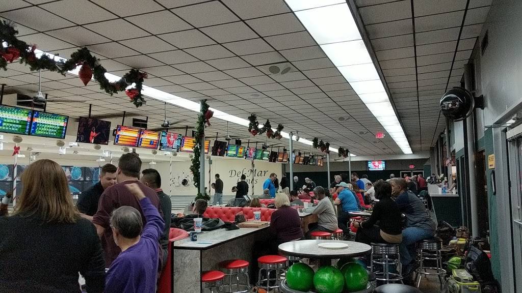 Del Mar Lanes | cafe | 3020 Mangum Rd, Houston, TX 77092, USA | 7136822506 OR +1 713-682-2506