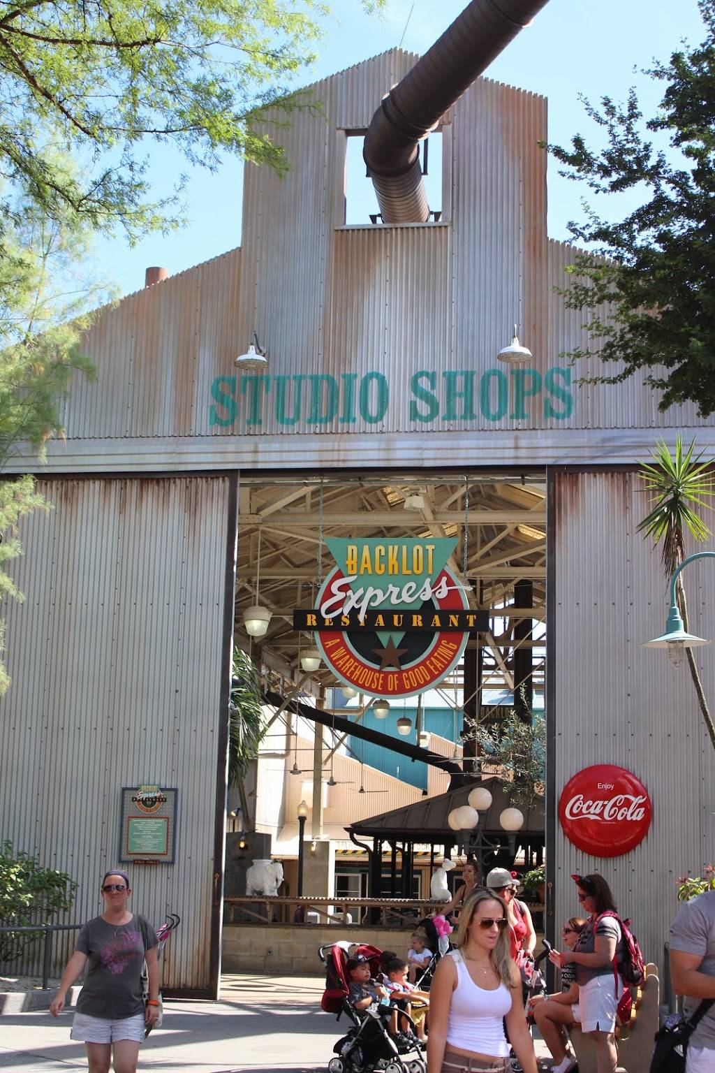 Backlot Express | restaurant | 351 South Studio Dr N, Orlando, FL 32830, USA | 4079393463 OR +1 407-939-3463