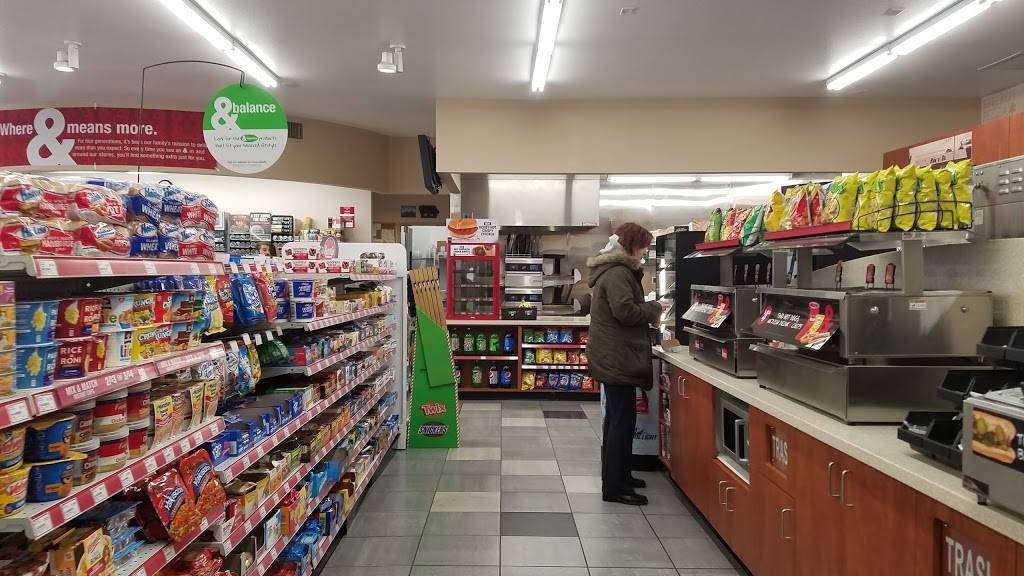 Kum & Go | meal takeaway | 5800 Northglenn Dr, Johnston, IA 50131, USA | 5152761730 OR +1 515-276-1730