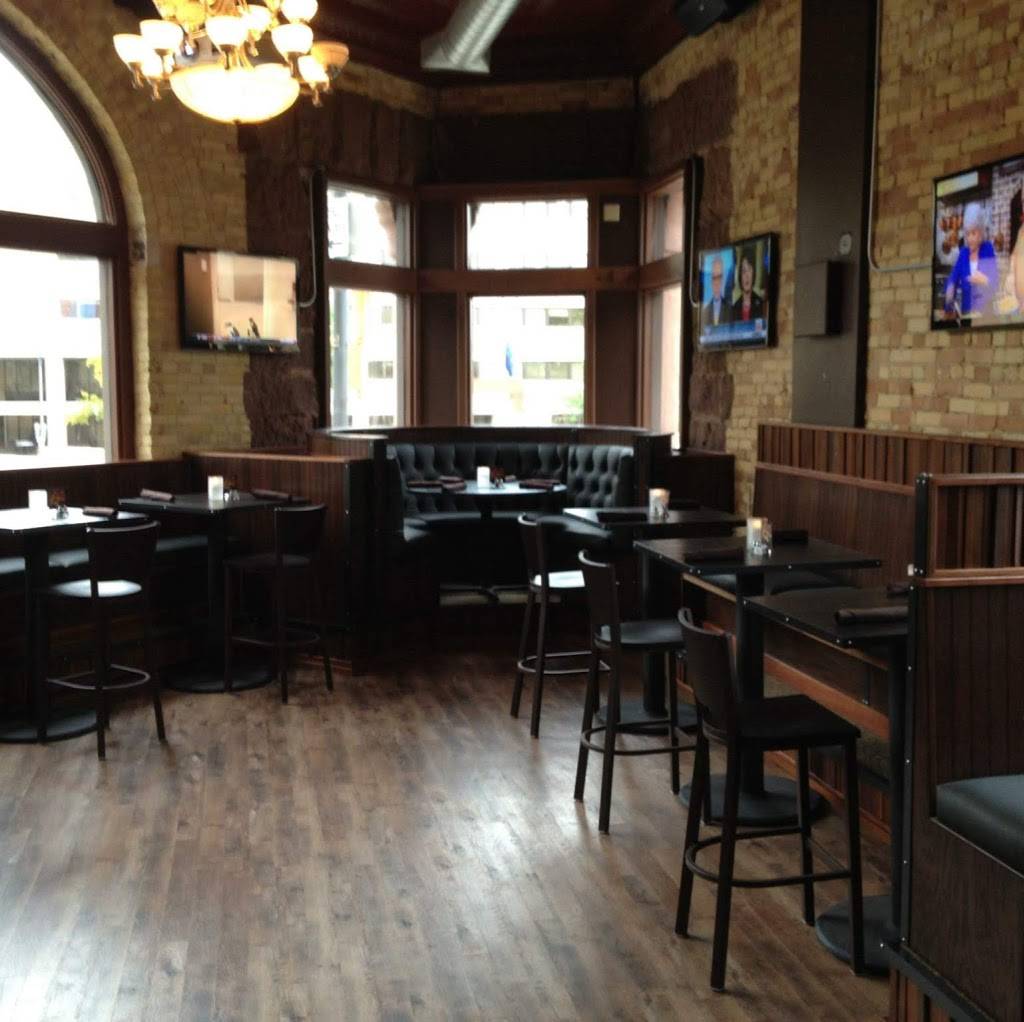 Madisons | restaurant | 3313, 119 King St, Madison, WI 53703, USA | 6082290900 OR +1 608-229-0900