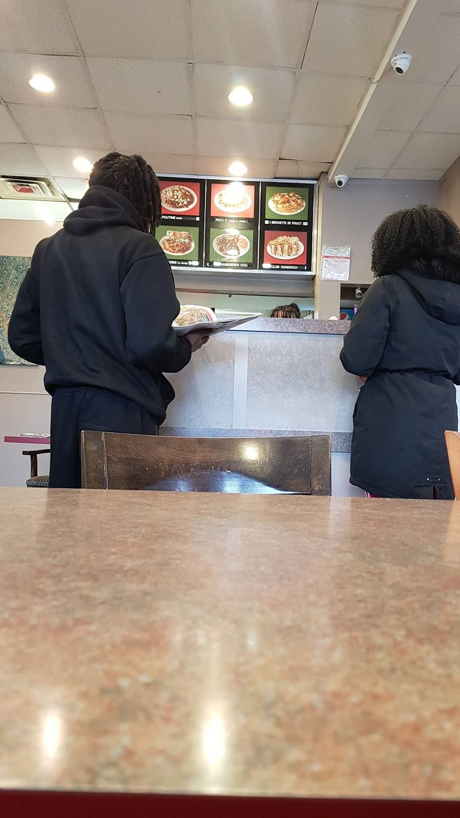 La Patathèque | restaurant | 13640 Rue Sherbrooke E, Montréal, QC H1A 4B2, Canada | 5146422557 OR +1 514-642-2557