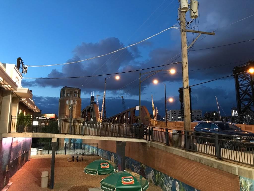 BBQ Pontoon | restaurant | 2120 S Canal St, Chicago, IL 60616, USA | 7707668666 OR +1 770-766-8666