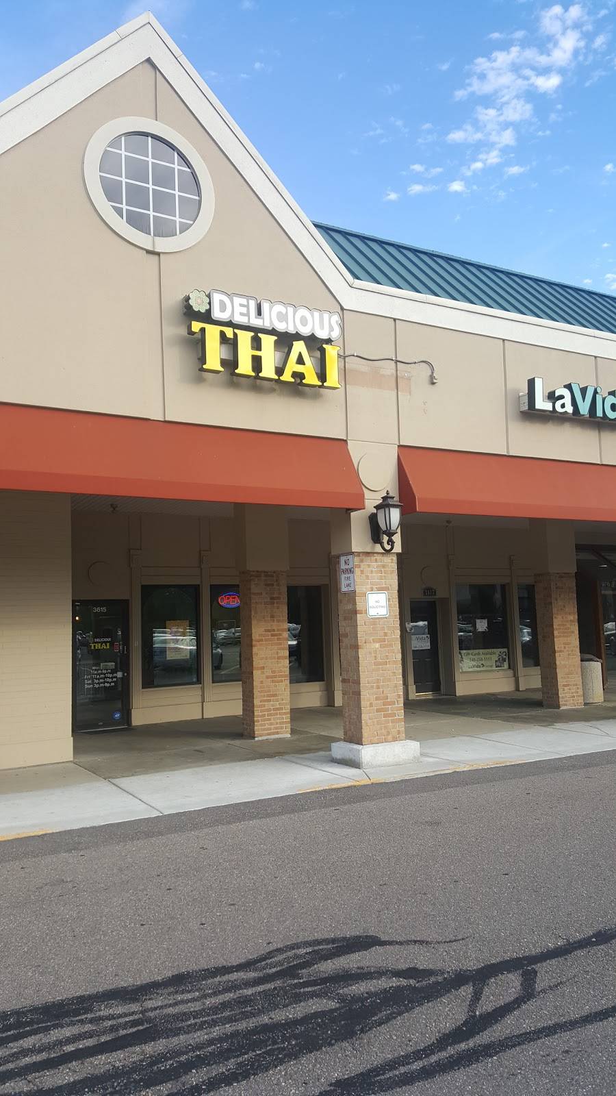 Delicious Thai | restaurant | 3615 W Maple Rd, Bloomfield Hills, MI 48301, USA | 2483851371 OR +1 248-385-1371