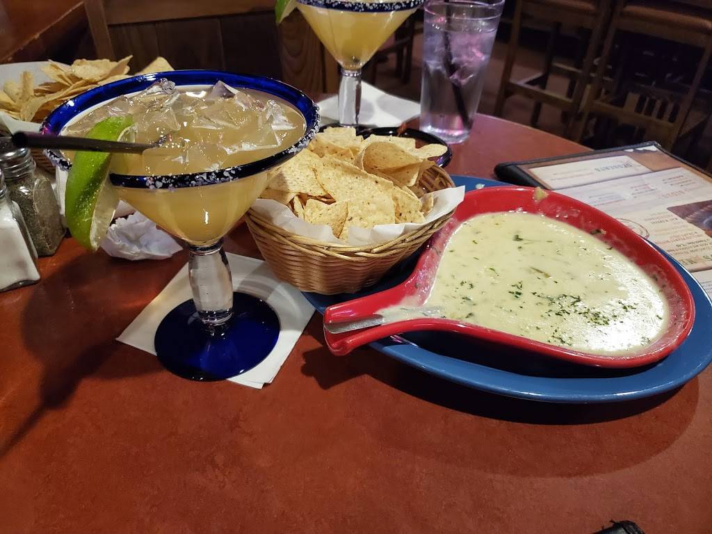 Poncho & Leftys | restaurant | 14151 Edgewood Dr N, Baxter, MN 56425, USA | 2188290489 OR +1 218-829-0489