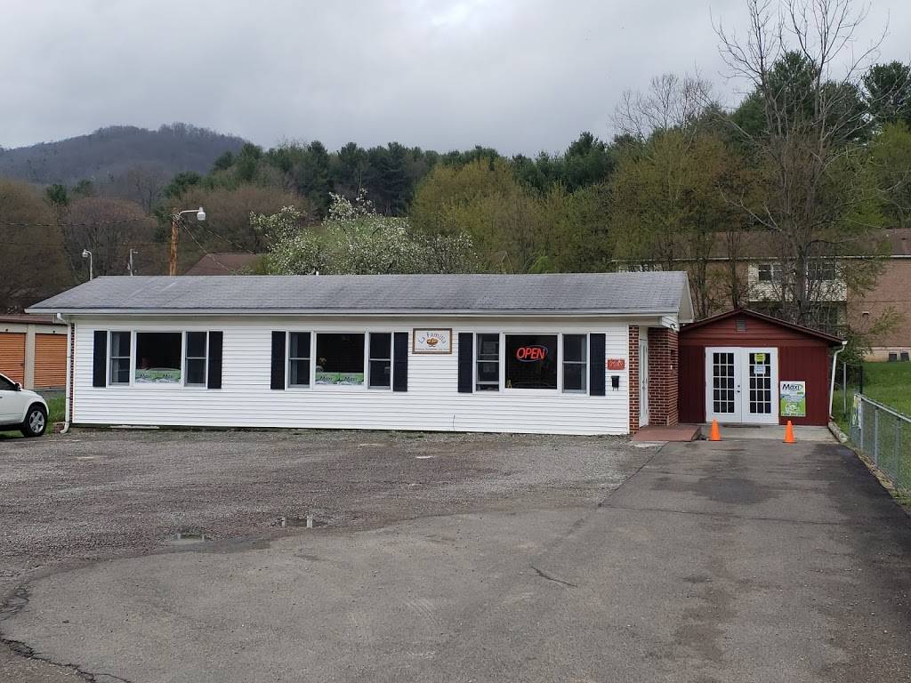 La Familia Mexican Restaurant and Store | restaurant | 2089 S Shady St, Mountain City, TN 37683, USA | 4234601500 OR +1 423-460-1500