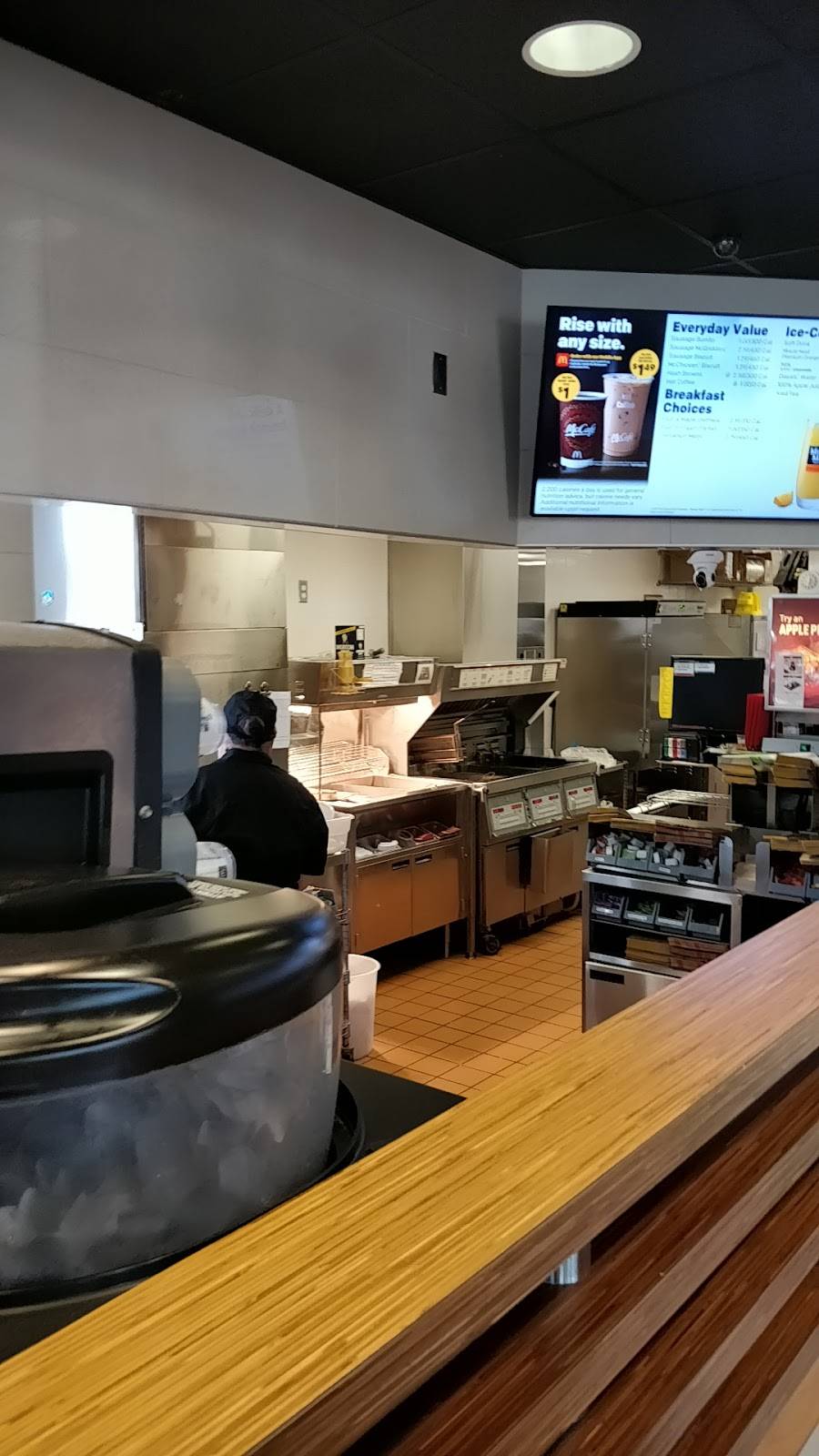 McDonalds | cafe | 8287 Shoppers Square, Manassas Park, VA 20111, USA | 5714282944 OR +1 571-428-2944